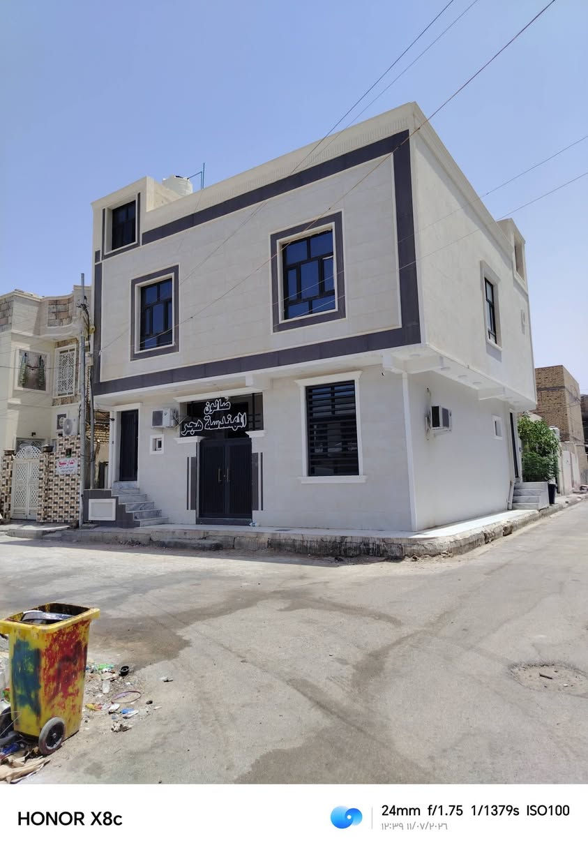 يالله بنايه للبيع بحي أور الثانيه  ةمساحه 120 متر  قرب مكتبه الشاطر على شارعين أو على ساحه تتكون من مشتمل جوه او شقتين فوك مؤجره حاليا وارده الشهري مليون 1250 لا ستفسار أو واتساب ***********
