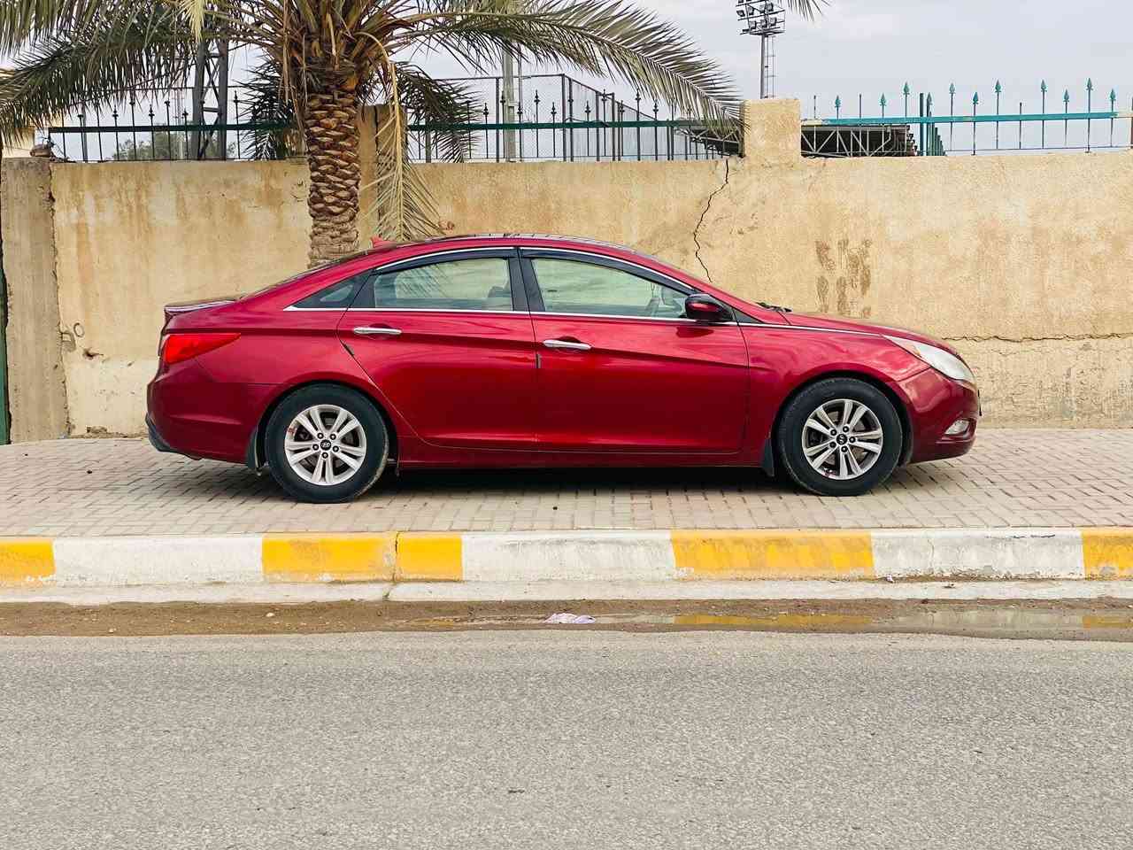 السلام عليكم 
سوناتا للبيع 2013 وارد امريكي حادثها بنيد فقط وبل عراق طخه بل جاملغ الخلفي جهة الصدر ومصلح نفسه والباقي كفاله شاشه وكامره وتحكمات ستيرن ونضام ECO تبريد ثلج كير محرك مكفولات دواخل نضيفه كلش السياره ماشيه 180 ميل السعر 100 وبيها مجال الرقم *********** المكان بابل
