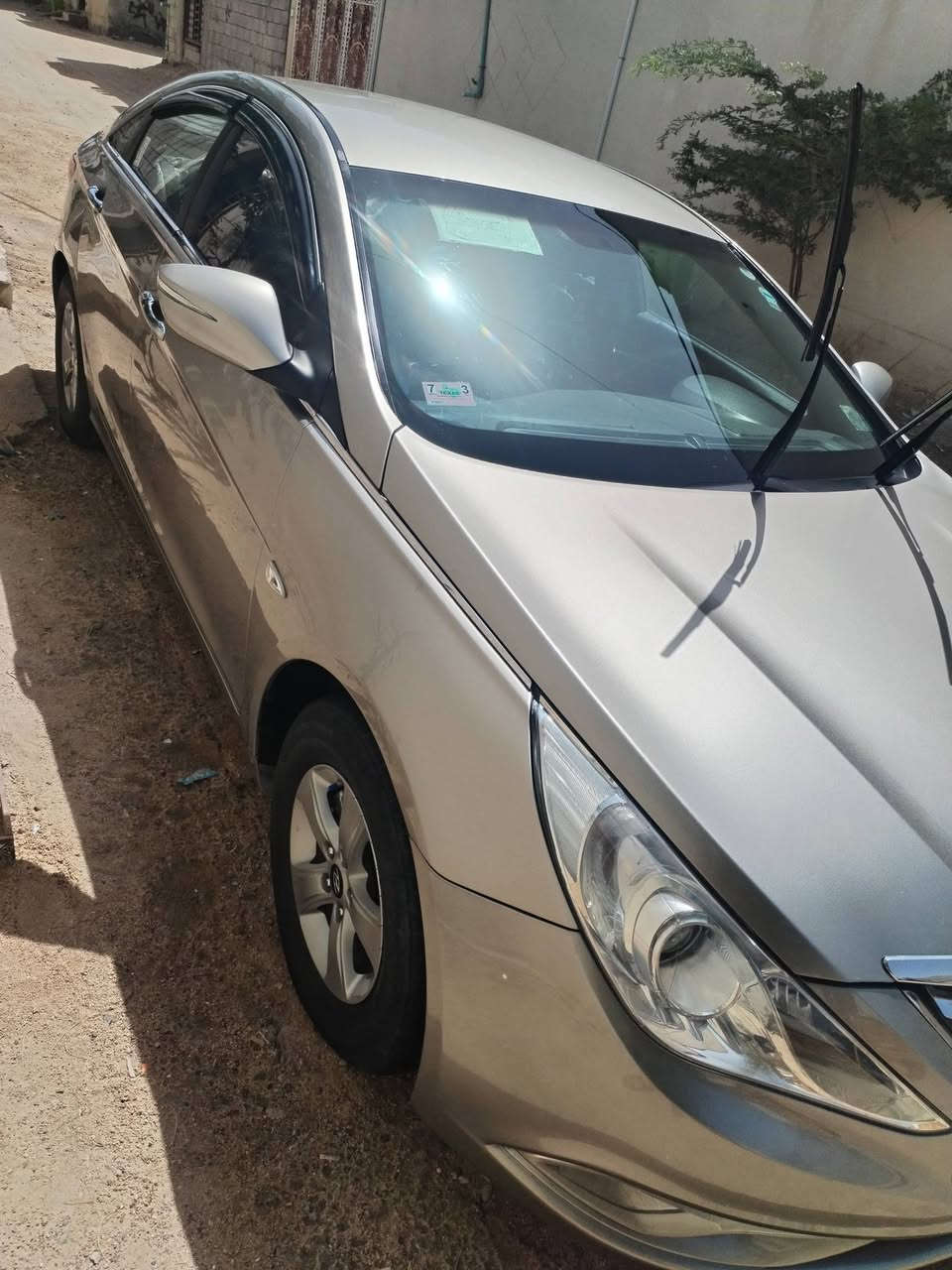 السلام عليكم
سوناتا للبيع مديل 13 كوري سياره جاهزه ما بيها كل نقص
 مكينه كير تبريد حداده  كله تمام
خوان السياره اكفلها من الكصه والكلبه والجفيه والتكم ومن اللغود ومن العيب الشرعي 
فقط بيها ضربه خفيفه بالبكلايت الخلفي ومصلحه  والدواير مصلحات  بسبب الخياس ابيع غير مكفول من الصبغ لأن الوارد كوري ما ينكفل وحاليآ السياره كلش جديده ونصبتها تخبل ودواخلها جديده وكامله وما بيها اي نقص
حداده وباتري وكهربائيات وربل مكينه الفوك والجوه وباور كلهن جدد   ومسويله ادامه كامله يعني تاخذ سياره جاهزه كلش
 سياره بصره شط العرب رقم جديده دولي وهزه جديده شرط التحويل السعر 100
***********
