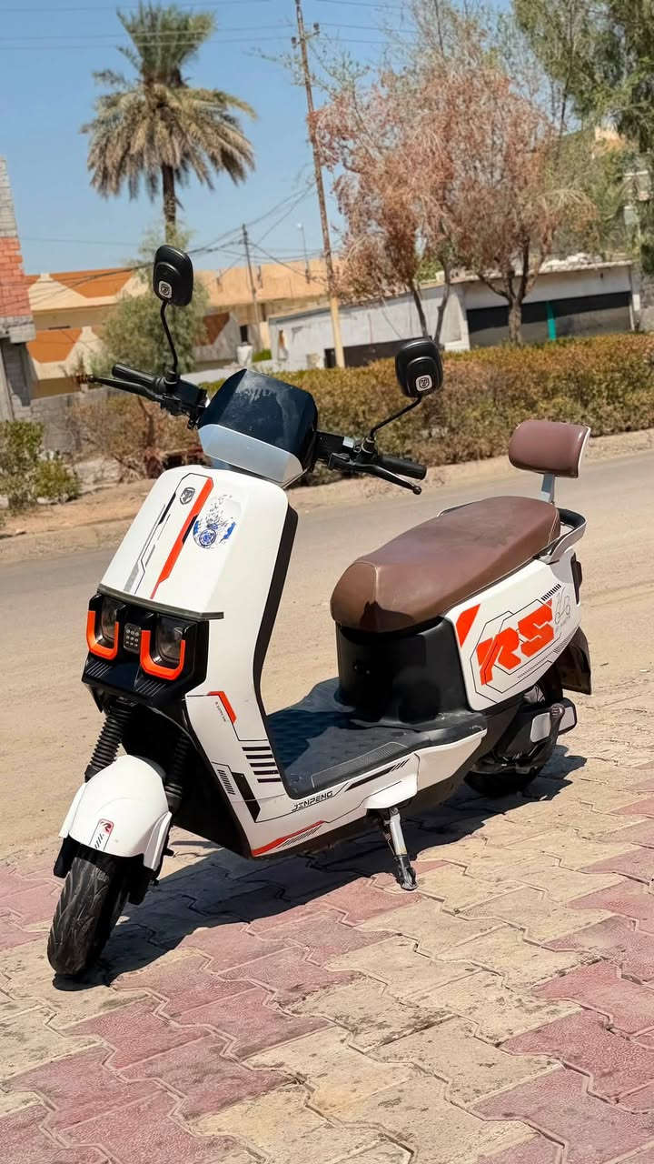 سلام عليكم دراجه شحن R9ست بطاريات ليثيوم دراجه نضيفه عارضهه ٦٠٠وبيهه مجال موقع بعقوبه تحرير للتصال ***********

