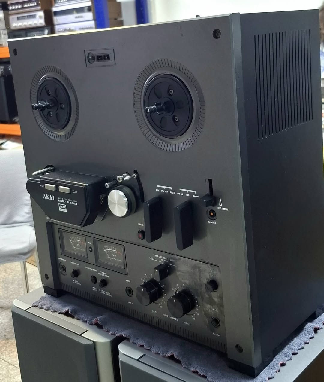 AKAI GX 215 D
تیب بكرة اكای 215 جی اکس
انج 7
سرعة 2 
تراك 4 
قلاب اوتوریفیس 
نظیف و شغال 
مركز اربیل للصوتیات  عنوان اربیل سوق منارة
واتس اب / ***********
