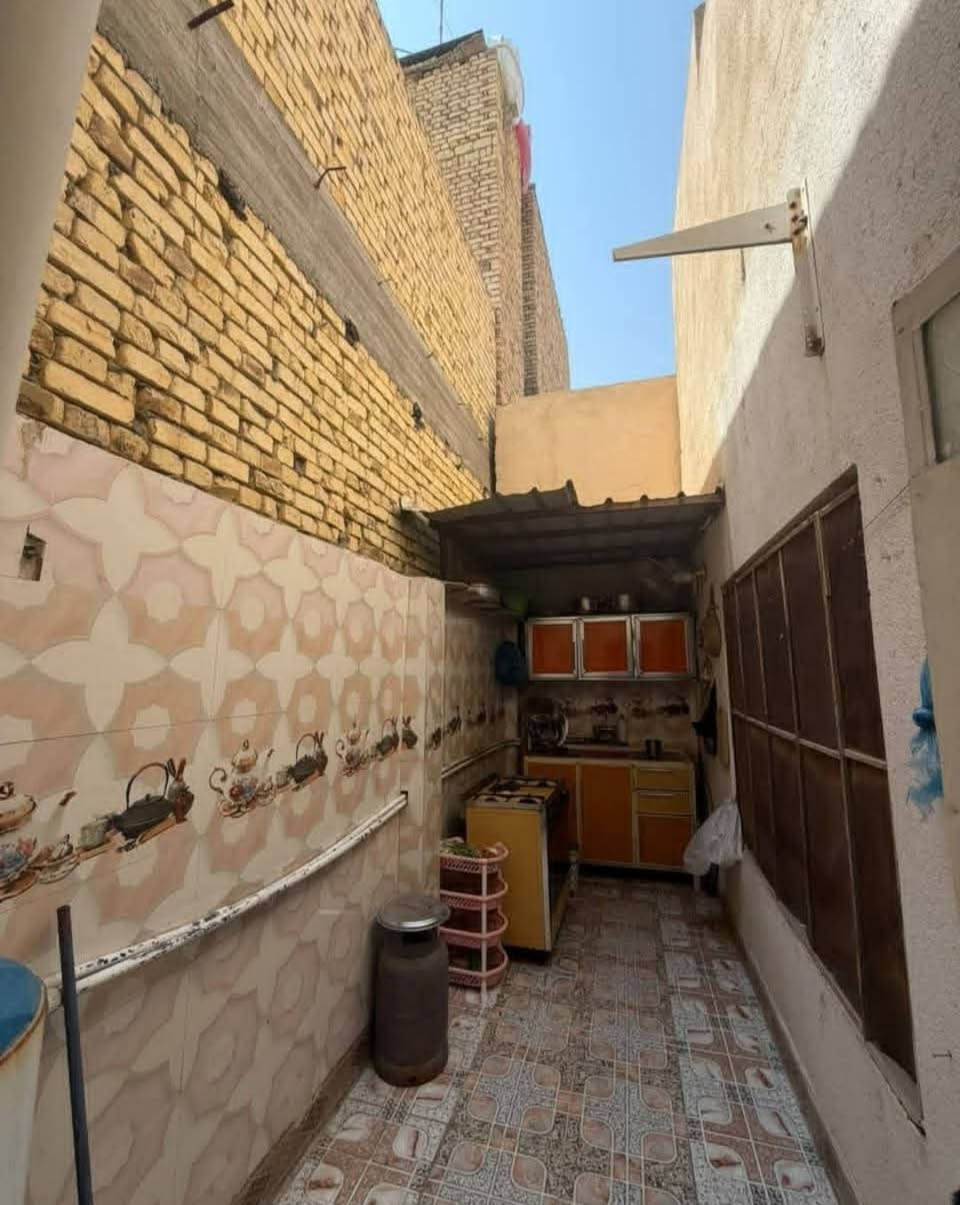 دار للبيع ٢١٠متر طابقين بناء حديث الإدارة المحلية خلف متوسطة الناصرية للبنات للاستفسار مراسلة الصفحة أو الإتصال *********** ابو سيف
