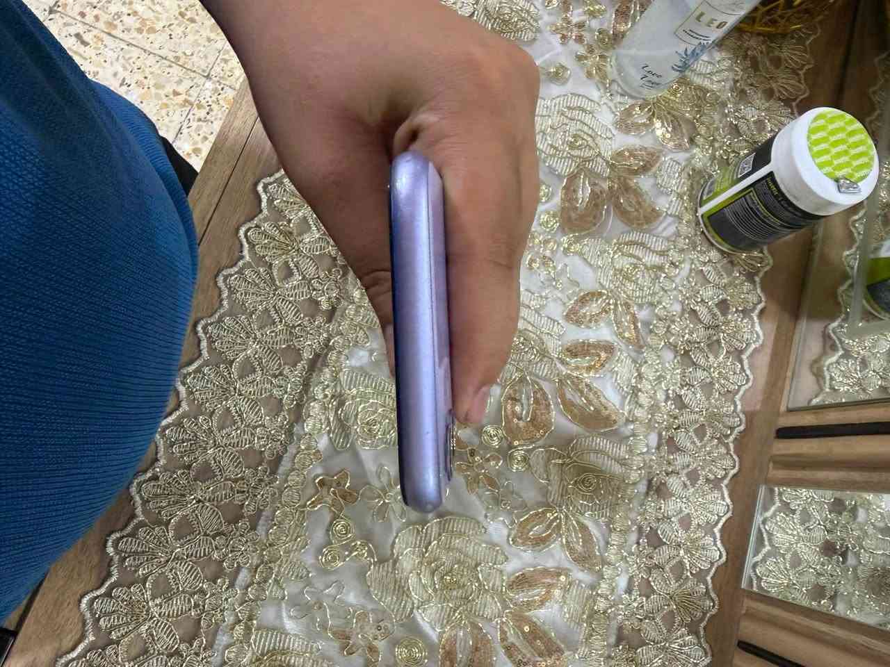 السلام عليكم عدي ايفون ١١ عادي ذاكره ١٢٨ البطاريه ٧٠ الجهاز بي خدوش مكاني حي اور للتواصل ***********

