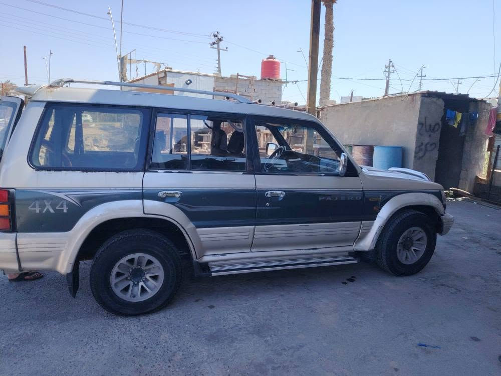 باجيرو موديل ٢٠٠٠محرك ٣٠٠٠بطل مكفول السياره بأسمي سنويه  ل٢٠٣٠ هزه رقم بصره دولي  جديده حداديه خلفيه واماميه جديده هستوني مسويهن الاتصال *********** واتساب متواجد سعرهه ٤٥وبيه مجال مراوس بااحدث هم ترهم مع الفرق شط العرب, البصرة
