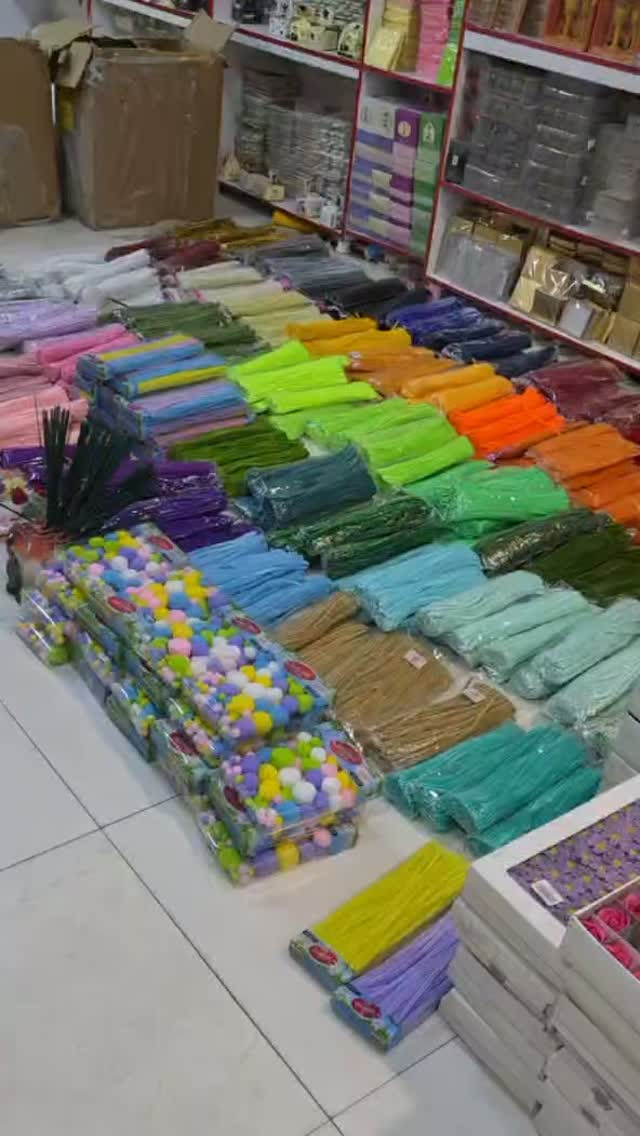 اعواد فرو • ١٠٠ قطعة • ألوان مختلفة