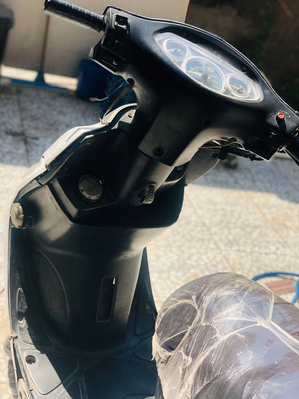 🏍️ دراجة كامكو للبيع الدراجه جاهزه ومكمله 
🔹 شلعة فول
🔹 المحرك ناعم ومرتب
🔹 نكّرة سلف
🔹 هندر جاهز
🔹 اللايتات والإشارات كلهن شغالات ✅
🔹 الدراجة جاهزة للاستخدام وما تحتاج شي
الدراجه سعرهه 400 وبيهه مجال للشراي

📞 ، التواصل خاص او الاتصال على الرقم ***********
