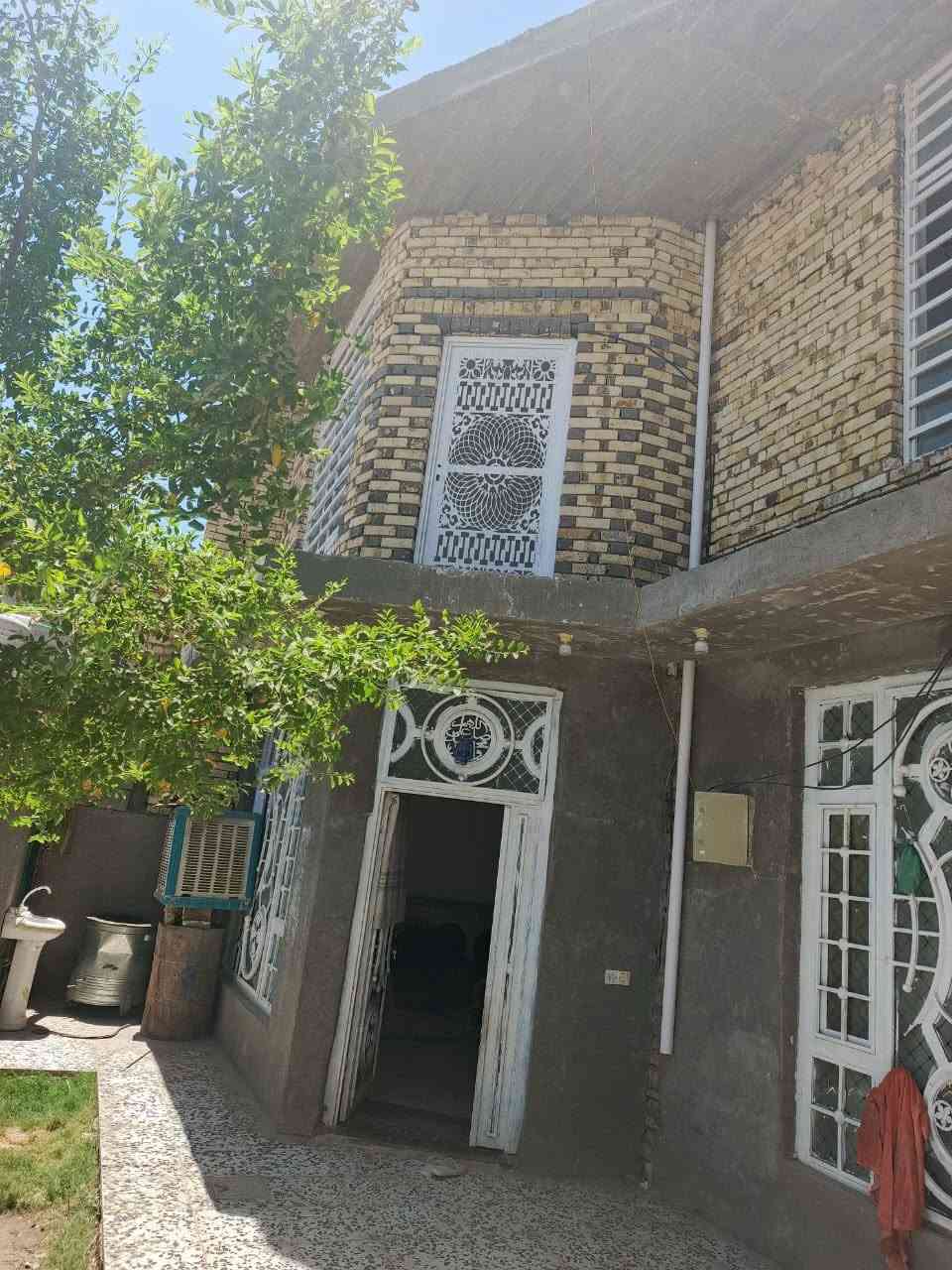 يعرض مكتب بركات الكرار 
بيت للبيع شارع الوائليه مساحه 220 م في حي الحكيم 
يبعد عن الشارع300م بصف الركن من ضمن شارع الصب 
بناء طابوك 
6 غرف نوم 
مطبخ وهول واستقبال وصحيات البيت كامل 
بي كافه الخدمات مي ومجاري وصب 
السعر 100 مليون وبي مجال للشراي 
عنوان المكتب حي الحكيم مقابيل اسواق البركه
الاستفسار عل الرقام 
***********
*********** 
بأداره حجي محمد الغرباوي 

@الجميع
