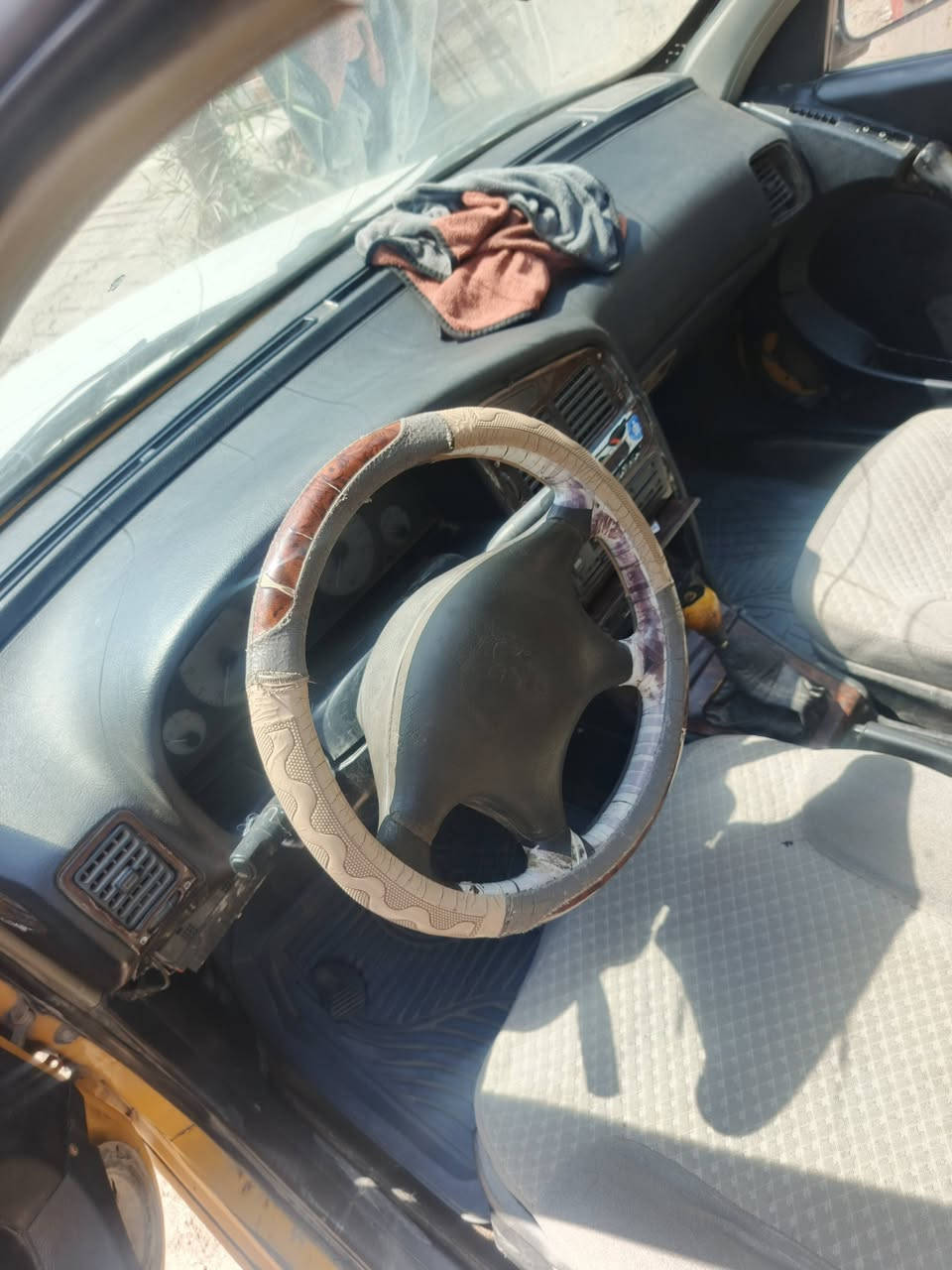 سلام عليكم بيحو بارص ٢٠١٥ بدون مداور كير مكينه جدد كهربائيات كلهن شغالات السعر ١٣ السياره حلوه ومناقهها اي شي حداديه حديده مكاني بابل ***********
