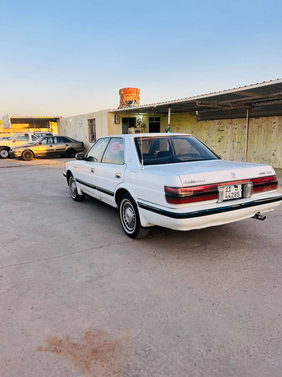 السلام عليكم سياره كراون هارتوب يسار بلادي موديل 1988 محرك كير بطه 2500 شرط تبريد ثلج صدر تايرات كلو نضيف بيها مكانات صبغ بدون دواخل شرط رقم بغداد دولي سنويه 28 مشروع وطني شرط التحويل 
سعر 50 وبيها مجال
اتصال ***********

ملاحضه 
اقساط مابيع وما اجاوب خاص 
مكان السياره الشرقاط المعارض الجديده معرض الحسام
