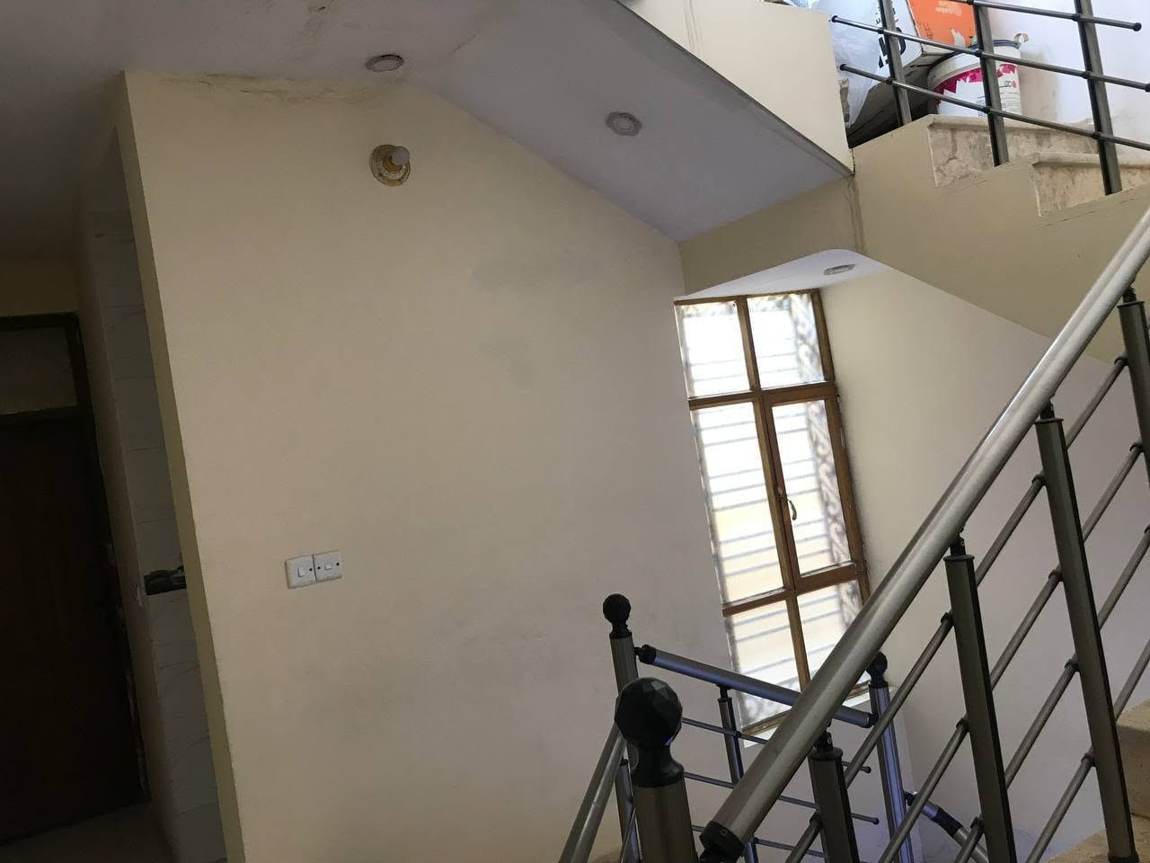 دارللبيع مساحه ثمانين متر واجه اربعه وربع نزال ثنين وعشرين
طابق ارضي غرفه وصاله وحمام ومطبخ وخدمات كامله طابق ثاني غرفتين وسويت كامله 
عنوان الشعب حي الصحه خلف جامع المرقع
واساب ***********اسعد ابوعلي
