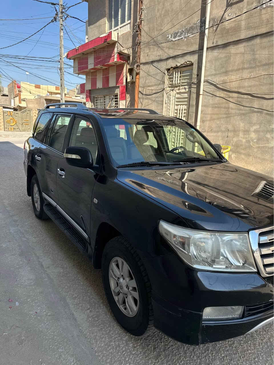 سلام عليكم اخوتي 
لاندكروز ٢٠١١ ستينيه
فول مواصفات معروفه مواصفاته بعد 
السياره كل نقص ما بيه 
تخم تاير جديد 
باتري جديد 
تبريد ثلج 
مري شفط 
ثلاجه 
كامره 
شاشه كبيره 
فتحه 
بصمات 
٨ ايرباك 
و بيه بعد هواي شغلات 
السياره سعره بلاش ماكو ستينيه بهيج سعر ابد 
٢٧٥ ورقه 
السياره بيه قطعه وحده فقط 
*********** 
موجود واتساب كربلاء, العراق
