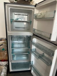 ثلاجة ١٥ قدم انفيرتر ماركة هيتاشي مستعملة ايام نظيفة جدا للتواصل رقم ا...