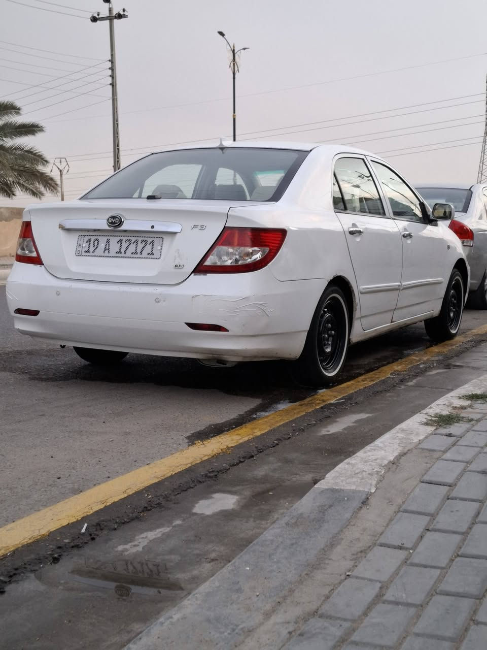 السلام عليكم
BYD.f3
السياره حلوه شوفت عينك.
بيه الجملخ الخلفي اليسر.
ولباقي كفله.
كير عادي. 
تخم تايرات جديد.
زوج مازدات وبك ليت جديد.
السعر58.وبيه مجال. 
حك الجيه.
المكان كربلاء. 
الرقم:***********.
