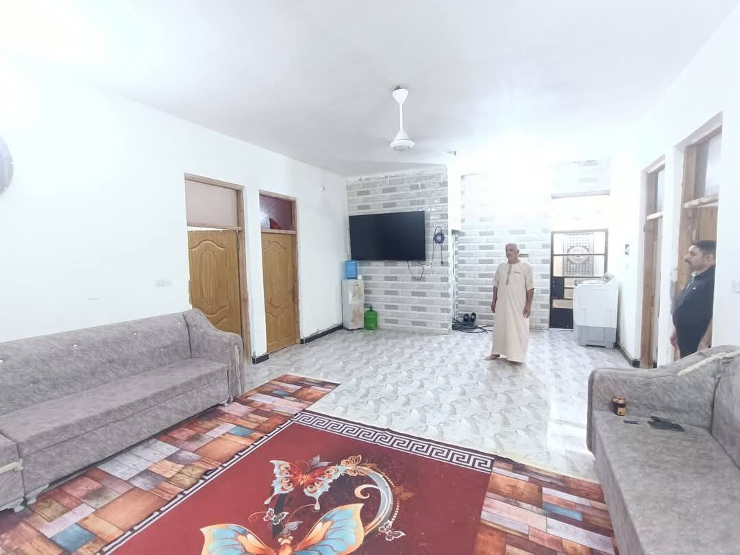 بيت للبيع كوت حي الحكيم خلف جسر الحولي مساحه ٣٠٠ متر يتكون من خمس غرف نوم اضافه الي مطبخ وصاله واستقبال وصحيات داخليه وخارجيه السعر ٣٦ وبيه مجال للاستفسار لاتصال علي هذا الرقم ***********
