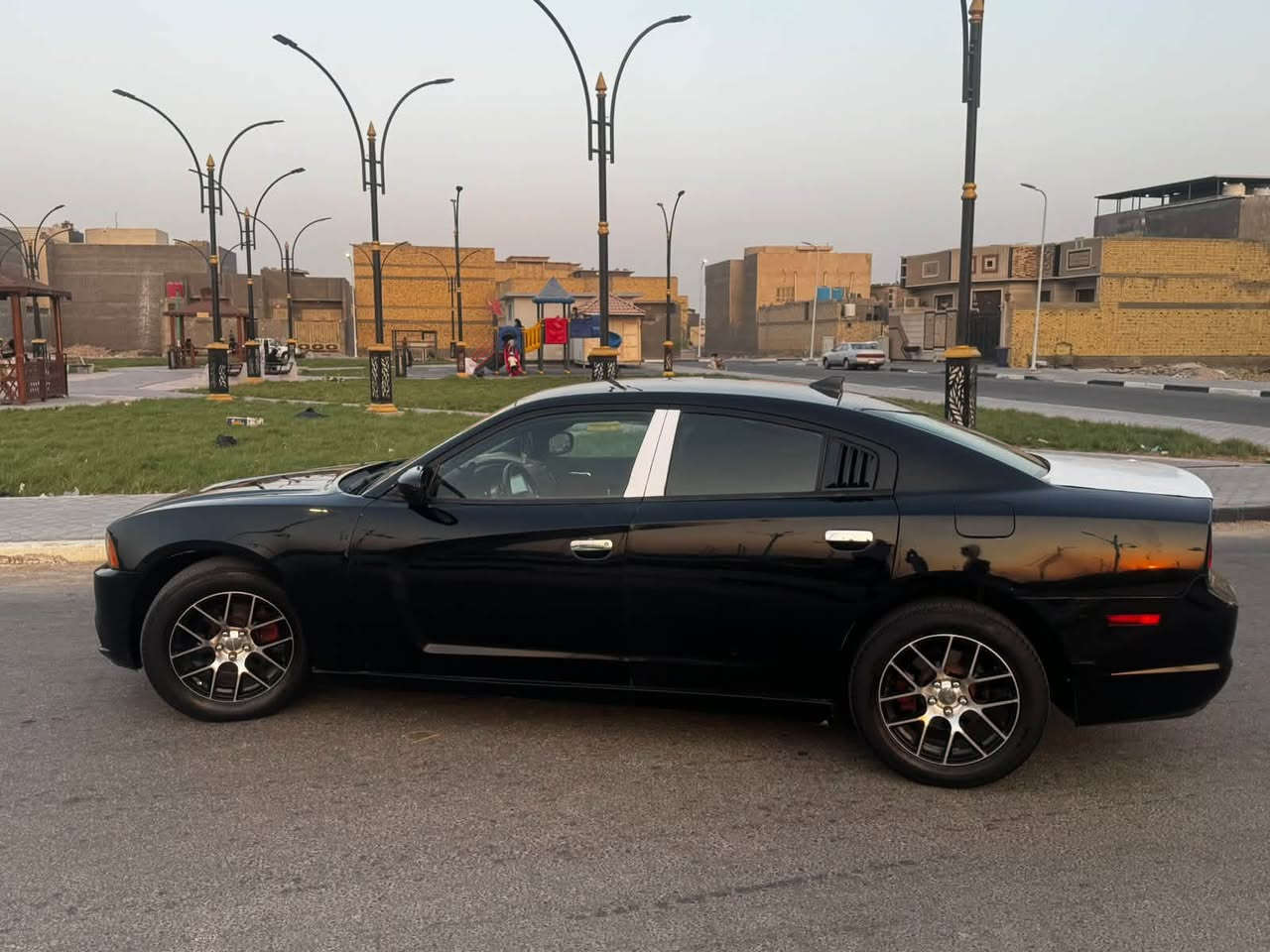 السلام عليكم
جارجر موديل 2012 وارد امريكي 
حادثها جاملغ وبنيد 
السياره رقم بغداد انكليزي تحويل ثاني يوم هزه جديده 
مكينه وكير جدد تخم تاير 
ويل كروم 
حداده جديده 
سياره كلش جديده بيها مكانات صبغ كلش قليله 
السعر 127 وبيه مجال كلش قليل 
العنوان البصره 
***********
