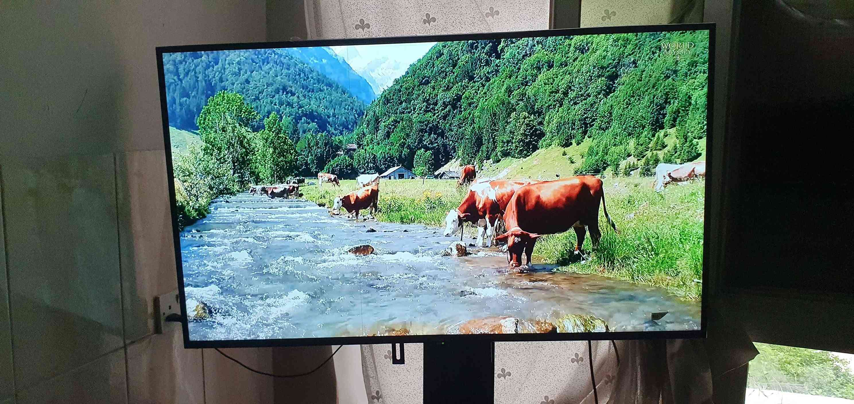 تەلەڤیزۆنی LG QUALETY قەبارە 50 سمارت
ئەنرۆید 14 نرخی 140000 خەتەکی باریکی
تێدایە لە هەولێرەللۆ داواکردن پەیوەندی
بکەن بە واتساپ ڤایبەر *********** أربيل, العراق
