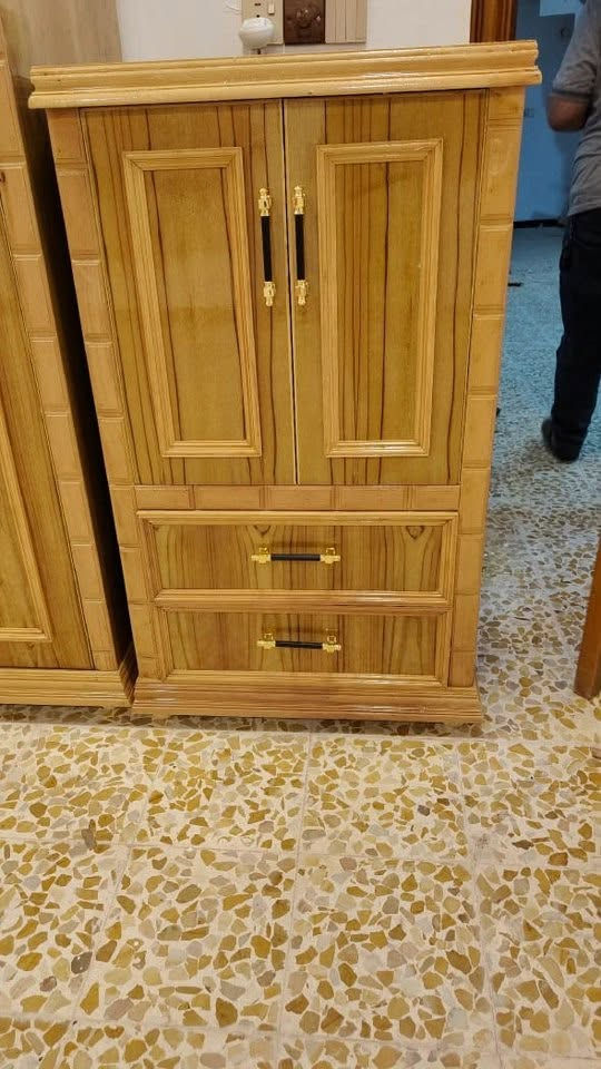 معرض يحيئ الشاهين للأثاث غرف نوم بيع بلقساط والنقد العنوان موصل جانب الأيمن شارع اليابسات مقابل متنزه الجديد رقم الهاتف ***********
