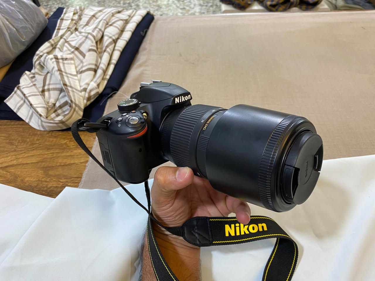 كاميرا Nikon3200 نظافة جداً عالية
عدسة اصلية 18/55
الملحقات
جنطة 
حزام
بطارية عدد 2
السعر 325
عدسة سيكما 70/300
نظافة 100/100 استخدام مرة واحدة مع الكارتونة
السعر 150
بغداد-الشرطة الخامسة 
***********
