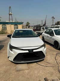 كورلا هايبرد وارد امريكي موديل 2022 اللون ابيض صدفي ماشية 91 الف كيلو ...