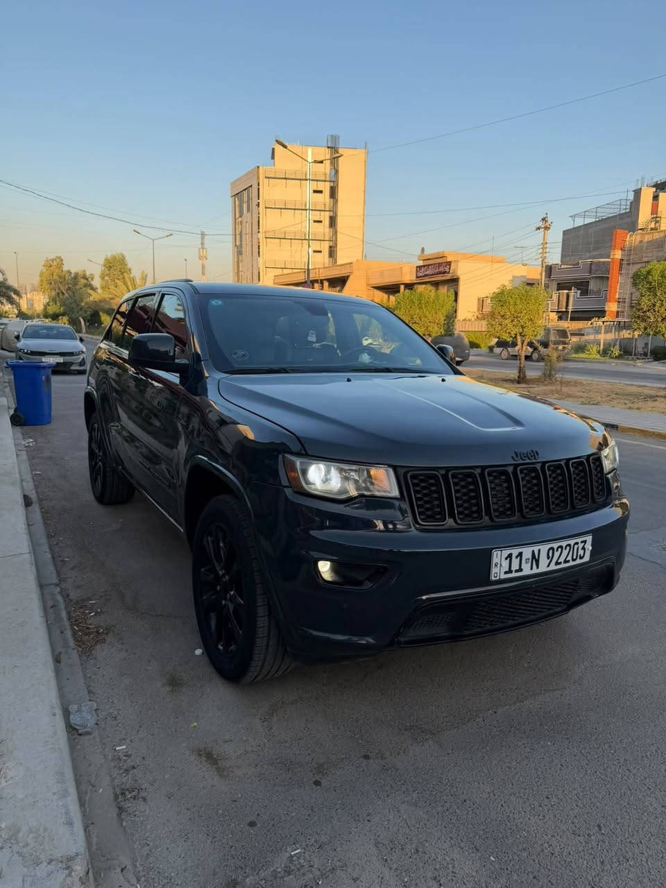 جيب شيروكي  .5 راكب بلاك توب
الموديل : 2018
المحرك : V6.  3.6L
السعر : 190 ورقه وبيه مجال 
العدد:٧٤ الف ميل
 
المواصفات :. 
* تحذير النقطة عمياء ⚠ .
* مرايا تعتيم ذاتي. 
* ويل قياس 20 انج .
* شاشه كبيرة . 
* نظام الخرائط (GPS) .
* المصابيح الأمامية زنون جديد.
* دخول ذكي. 
* بصمة. 
* تشغيل عن بعد .
* الصندوق الخلفيي كهربائي .
* مقعد السائق كهربائي.
* المقاعد الأمامية تدفئة .
* حساسات خلفية . 
* تدفئة ستيرن . 
* مانع تصادم خلفي .
* بلوتوث تلفون . 
* نظام التشغيل والاطفاء الاوتوماتيكي  
السيارة حادثها  امامي بنيد وصبغ جاملغات اماميه بدون حادث توحيد لون فقط بدون لغود بدون شاصي جديده مبيها اي نقص
* مانع تصادم خلفي .
* بلوتوث تلفون . 
* نظام التشغيل والاطفاء الاوتوماتيكي  

***********
