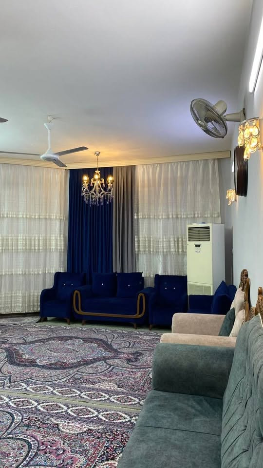 🔥🏡 دار للبيع | الحلة 🔥
📍 شارع 60 – حي الكفاءات
📌 خلف مستشفى بابل الأهلي 

📐 المساحة: 300 متر

🏠 طابقين | 7 غرف نوم

🔻 الأرضي:
🛏️ غرفتين | 🛋️ استقبال وهول
🍳 مطبخ حار + بارد
🚿 مجمع صحيات + صحيات خارجية

🔺 العلوي:
🛏️ 5 غرف نوم
🏠 هول | 🚿 مجمع صحيات

✨ مساحة واسعة
✨ موقع مميز
✨ مناسب للعوائل الكبيرة

📸 التفاصيل كاملة بالصور

📞 للسعر والاستفسار:  ‭***********‬
