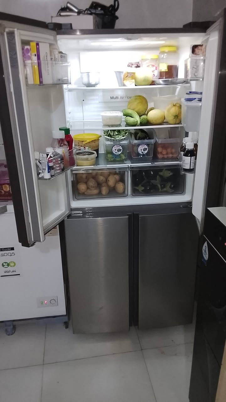 ثلاجه للبيع اخو الجديد ثلاجه مجمده براد   موديل 2025  سعر مناسب 650 بيع مستعجل سبب مكان انطي شرط علا أي عيب عنوان عصرية جديد قرب علوة المخضر الخارجيه الشراي يتصل عل رقم ***********
