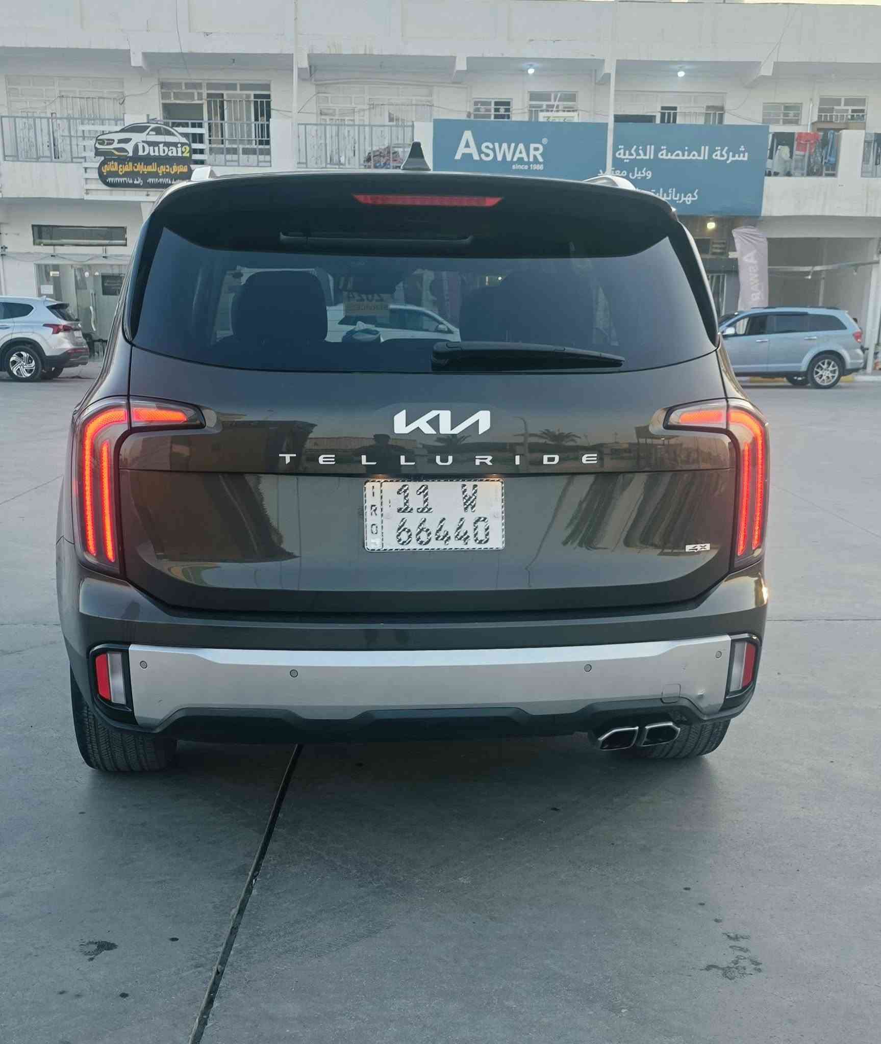 السلام عليكم تولرايد 2024 وارد امريكي بغداد حره قطعتين صبغ بنيد وباب السائق فقط بدون دواخل السياره احله من الصور خير من الله جاهزه للخير  260 وبيه مجال  ترهم مراوس مكان الصويره  *********** اخوتي العزاز الي ميعجبه السعر كلشي اكو بلسوك تعليق حلو مثل وجوهكم الحلوه @إشارة
