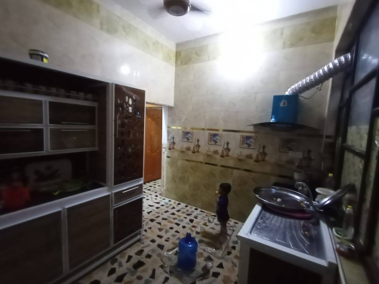 ياالله للبيع بيت مفول كاشيي وسيراميك ودرج مرمرمساحه ١٠٠ركن مربع طابقين بي غرفتين وستقبال اوباقي الملحقات بيت جاهز وبناء حديث طابوملك صرف تحويل مباشر المكان بغداد حي الوحدة الخالصه حي رسول قريب على شارع تجاري سعر ٦٠وبي مجال الاستفسار برقم ***********
