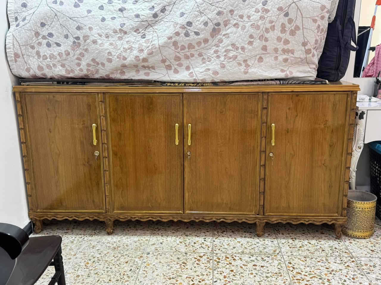 🔴🔴🔴🔴🔴🔴🔴🔴🔴🔴
بوفيِه تُگمَه تَفصال قبل شهَر فَصلتهَا عَلمود المَكان 
سعَرهَا 2️⃣5️⃣0️⃣ الف 
العَنوان : بَغداد حَي الجِهاد حَي الاطِباء 
الرَقَم : ***********
