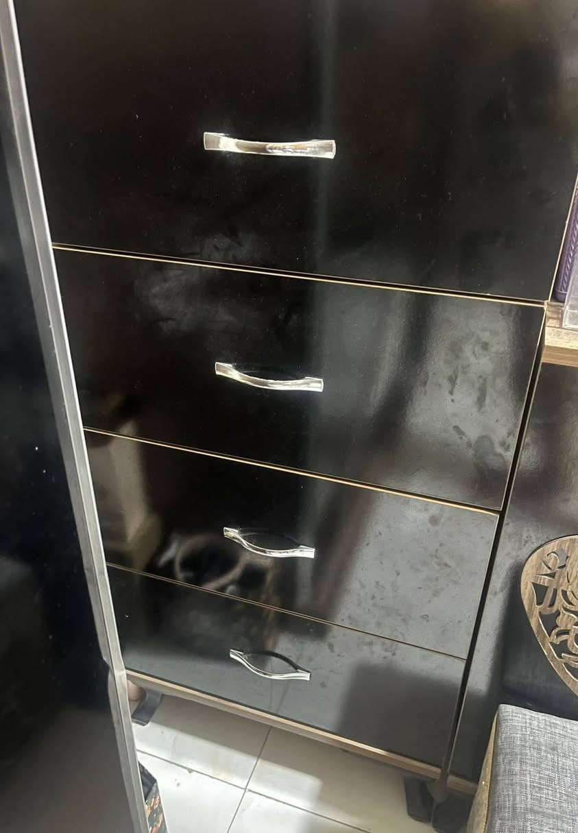 غرفة 7قطع مكان بغداد لسيديه سعر 350 الف للتواصل عبر واتساب ***********
