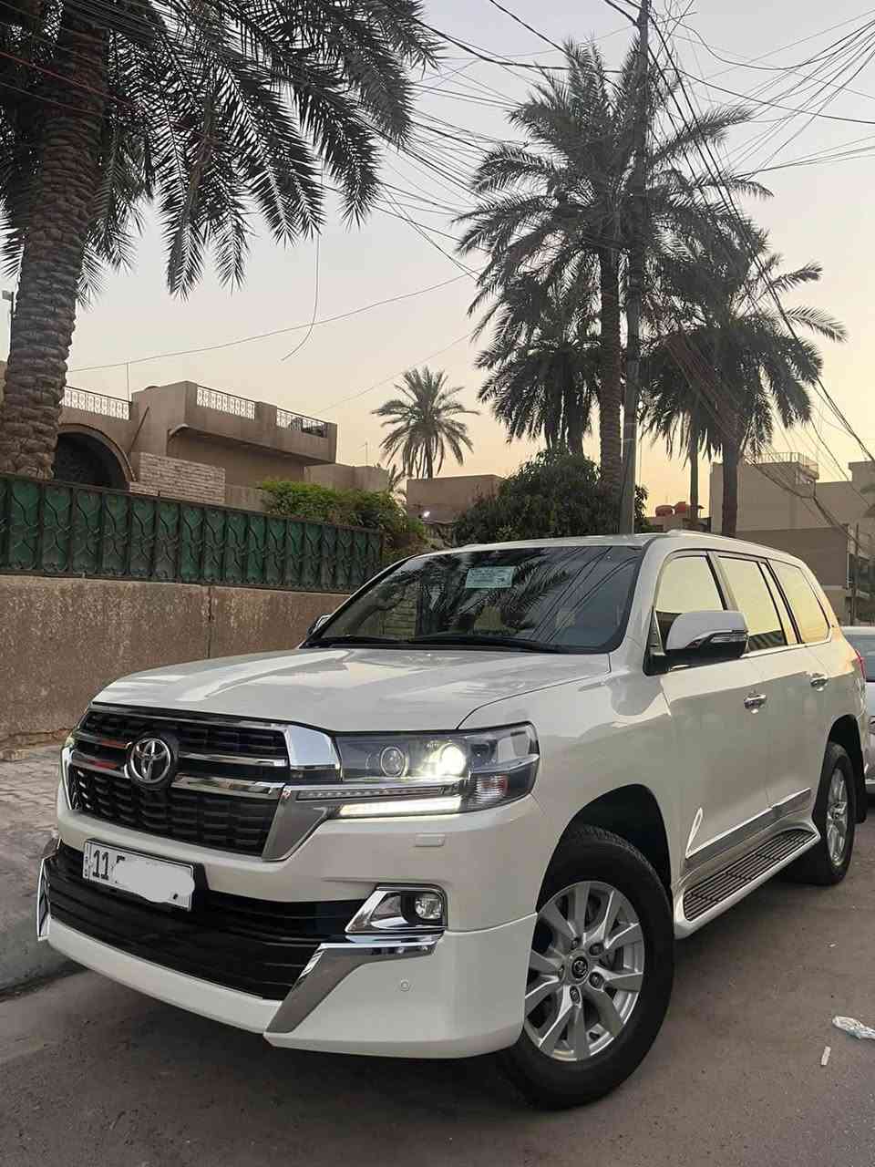 السلام عليكم ورحمته الله
للبيع لاند كروزر موديل ٢٠١٦ 
ساز باب اول فول مواصفات 
سلات كهرباء فتحه 
كشنات كهرباء 
 تبريد مركزي ٣ قطع 
نقطه عمياء 
كامرا اصلي 
فور ويل درايف دفع رباعي 
كشنات جلد اصلي 
بعد بيها هوايه مواصفات 
محرك ٦ سلندر مكفول ع شركه كير مكفول صدر جديد 
تراي وسياقه زيرو 
غرفه جديده كلش 
ماشيه قليل ستخدام شخصي 
٨٠ km اصلي بيها صبغ رقم دولي جديد تحويل مباشر 
سعر ٣٧٥ ورقه مكان سياره بغداد الوزيريه 
***********
