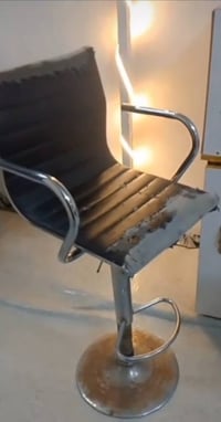 غراض صالون كراسي عدد ٢ ومغلسه شعر ومري عدد ٢وعربانه صبغه اللبيع مستعجل...