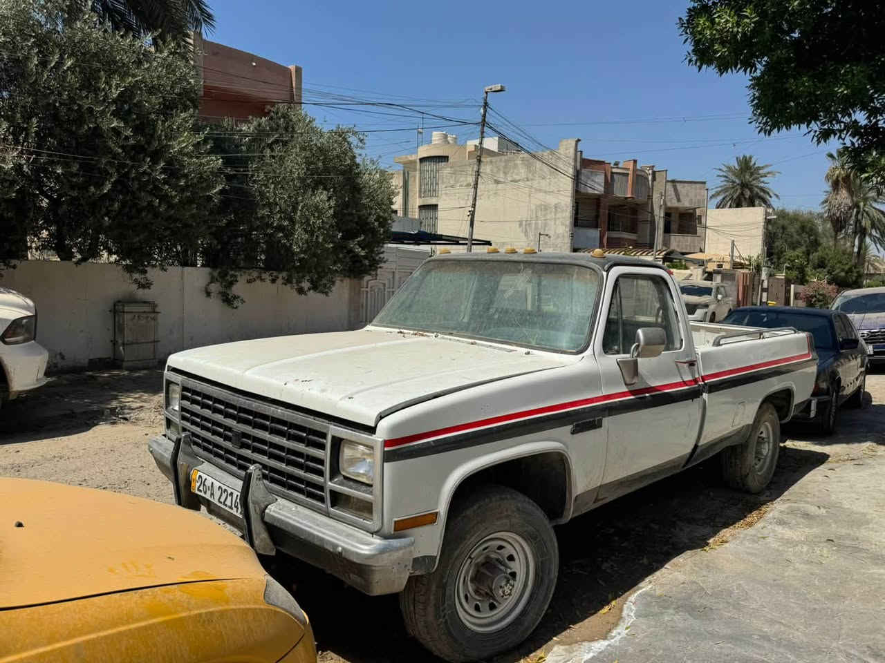 سلام عليكم سياره شوفرليت موديل ٨٥  مكان بغداد سياره نضيفه وسعره مناسب وداخل بلادي وانتسل على هذا الرقم ***********
