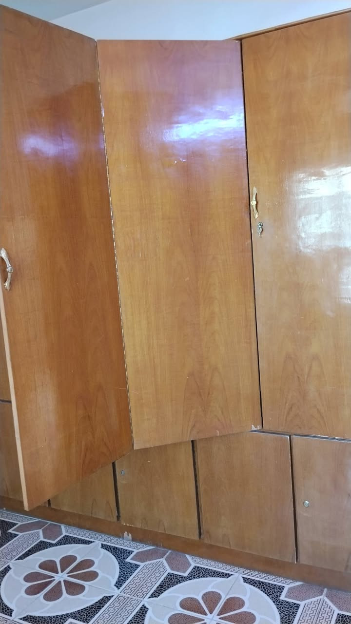 السلام عليكم اخواني كنتور صاج اربع بيبان قطعتين سعر 150 بيا مجال المكان حي الخضراء  اخوان للعلم لازم تتفسخ لانه اوقات ثانيه
***********
