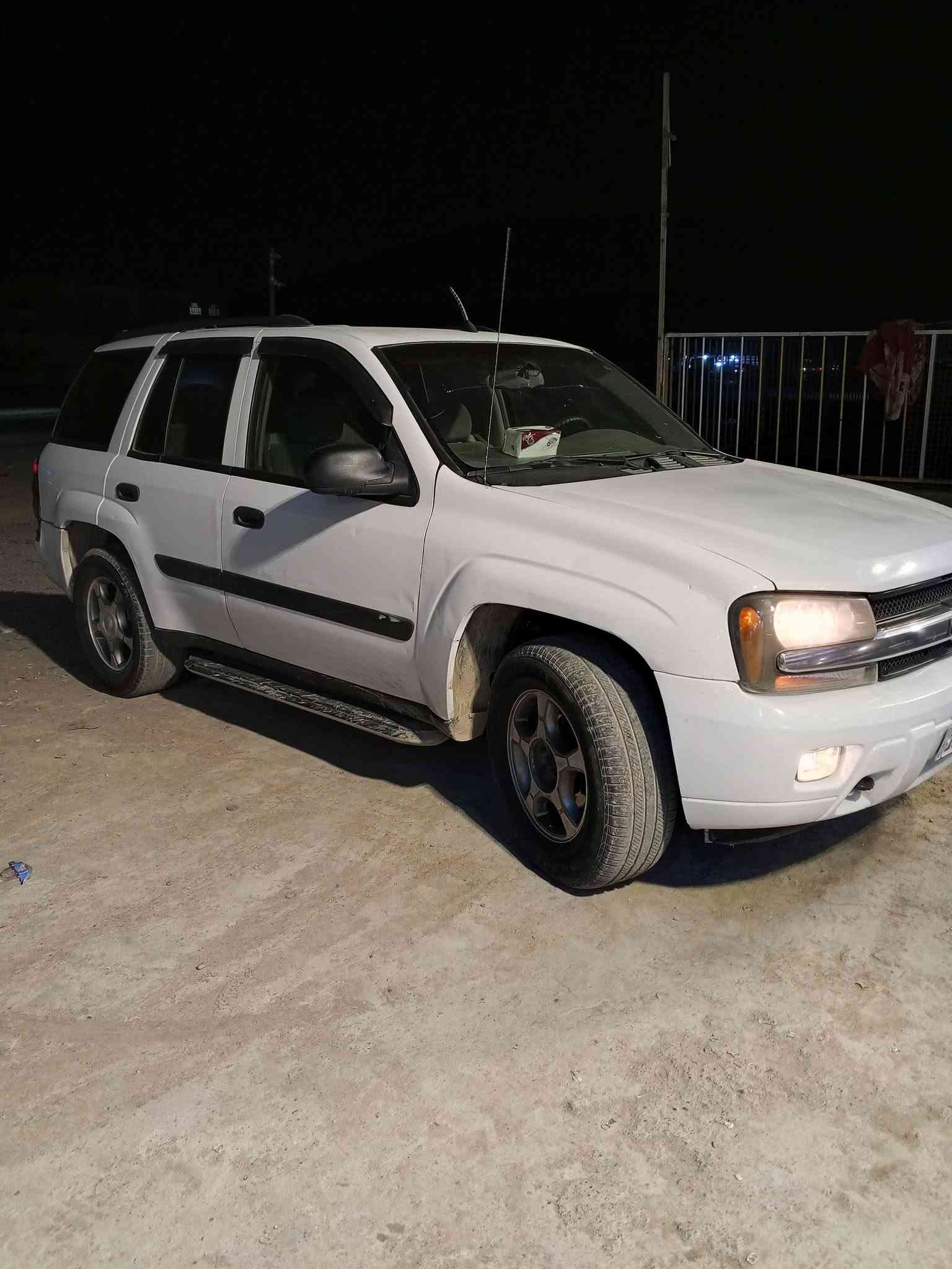 شوفر بلايزر 2005سيارة خليجية كير مكينة حدادية امامي وخلفي  كفالة +تبريد+منضومة غاز السعر 62 العنوان بغداد رقم الهاتف ***********

