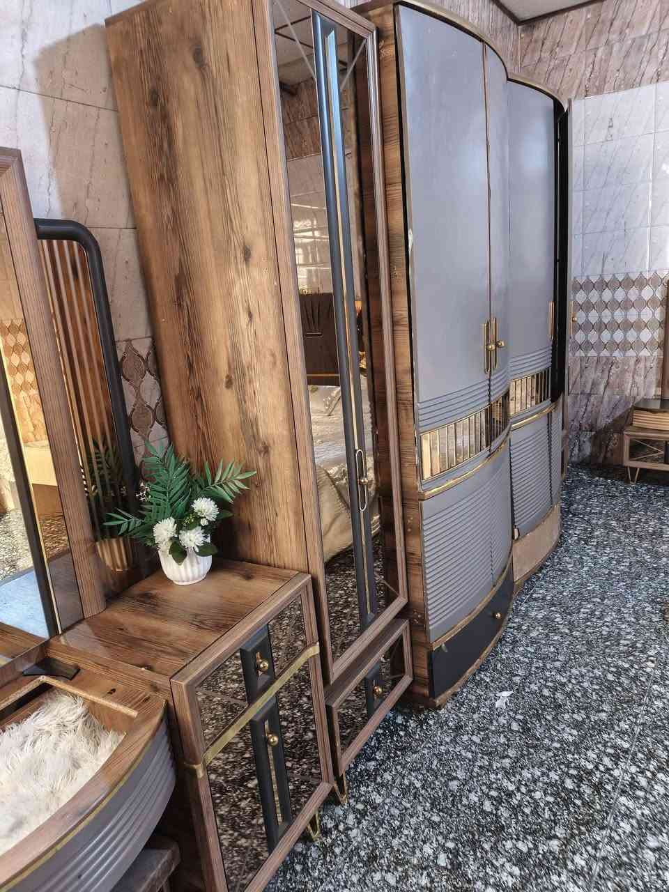 سلام عليكم غرفه تركيه للبيع سعر ٩٠٠ وبيها مجال سبب البيع انتقالي إلي منزل آخر للاستفسار أكثر ***********
