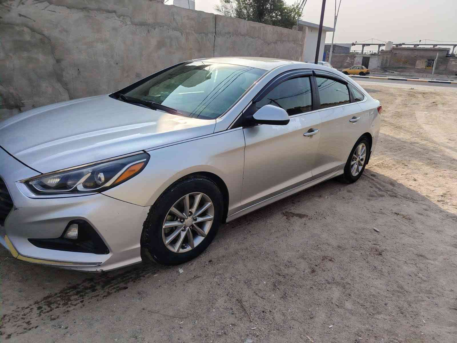 السلام عليكم سوناتا وارد امريكي موديل 2018 ضربتها باب وجاملغ امامي بدون دواخل .. والباقي كفاله عامه
محرك 1600 تيربو السعر 125 وبيها مجال .. 
*********** واتساب فعال
