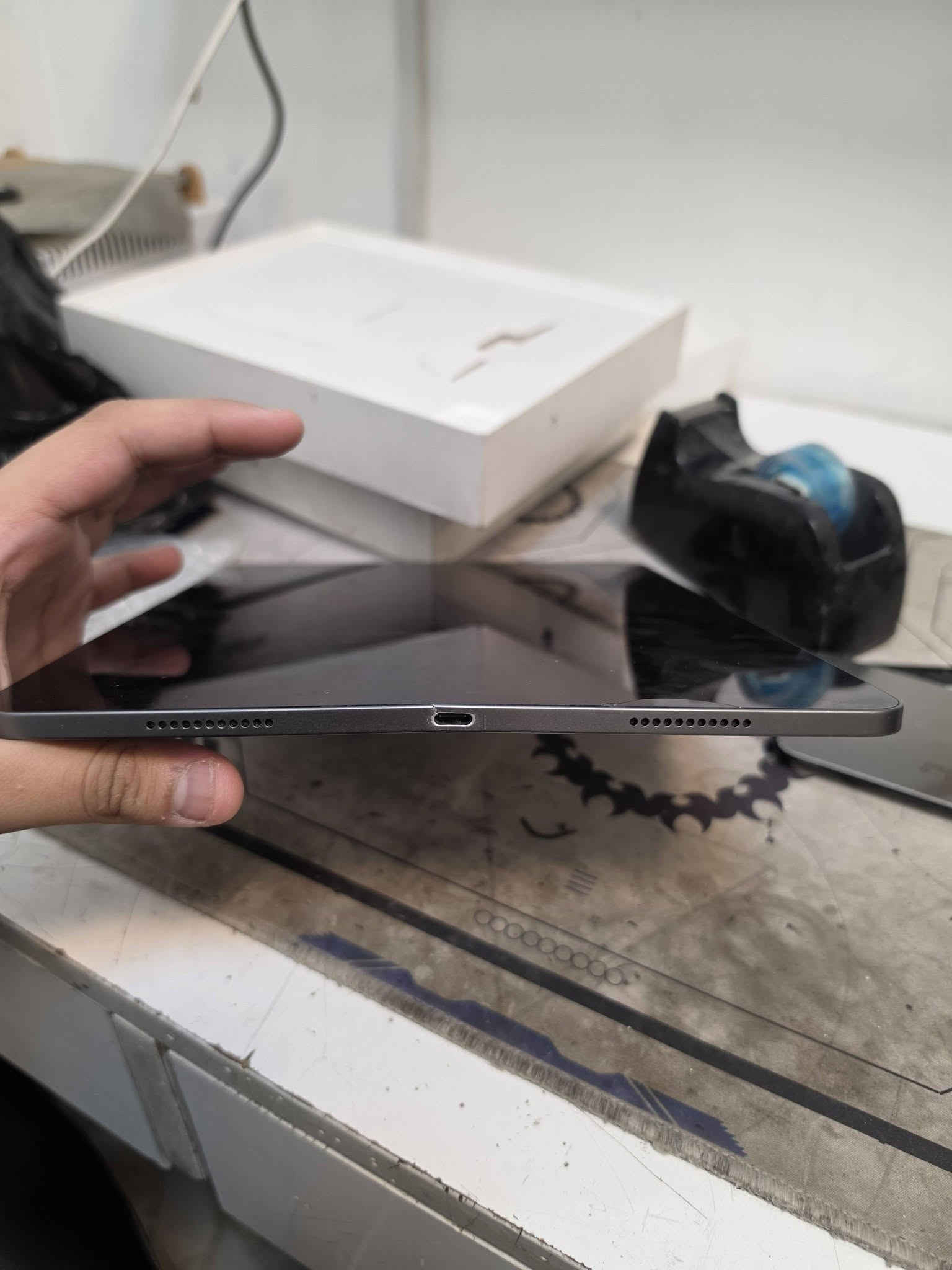آيباد برو M5 • ١٢٨ • فطر بالإكلاز
