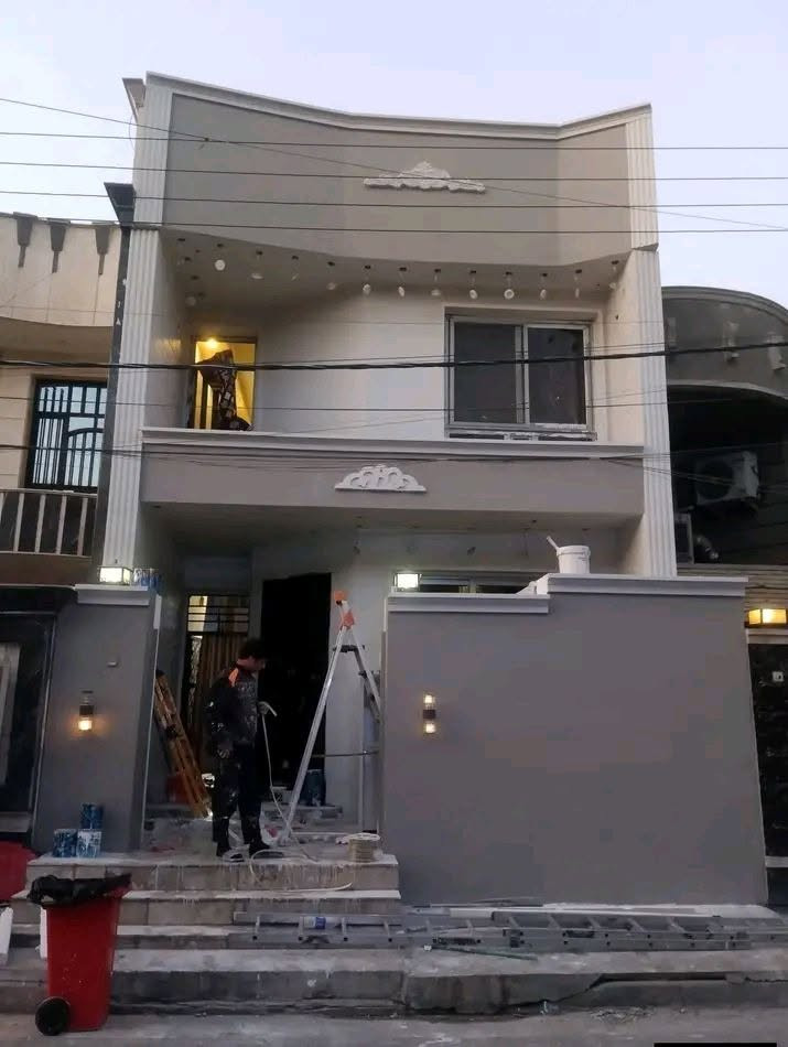 اذا عندك غرفه تعبانه بيها تصليح رطوبه تصلح وتنصبغ تستلم جاهز نشتغل  خارجي داخلي معالجة الرطوبة 
100متر داخلي خارجي 200الف  صبغ الغرفه مع التصليح 35الف صبغ 25الف بس عمل عليك المواد
وات ساب ***********

