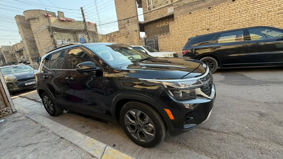 🚘 كيا سيلتوس 2024 للبيع
• وارد أمريكي 🇺🇸
• محرك دوش 2000 CC
• دفع 4×4
• ماشية 38 ألف كم
• لون أسود
• حادث سابق — موضح بالصور 
بأسمي تحويل مباشر 
كلشي جاهز للفحص وكلشي شغال
السعر ١٥٨ 
***********
