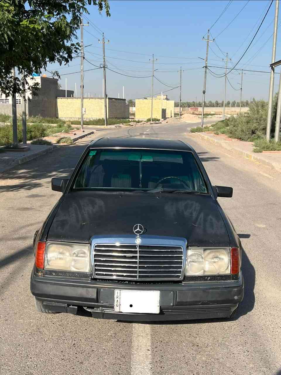 السلام عليكم 
مارسيدس دب 300
موديل1991
محرك بطه 2500 لا صرف ولا تبخير
تبريد شغال 
اربع جام كهرباء
ستيرن كهرباء 
لايت زنون 
قواعد الدبل الاماميه بلاديه 
فقط قاعده الوي الخلفيه صفحه السايق معمره
صبغها بلادي بس بيها جراد وضربه بلحوض الخلفي 
رقم بغداد مشروع وطني بسمي سنويتها ساقطه
السعر 50 وبيها مجال
مكانها بغداد 
***********
