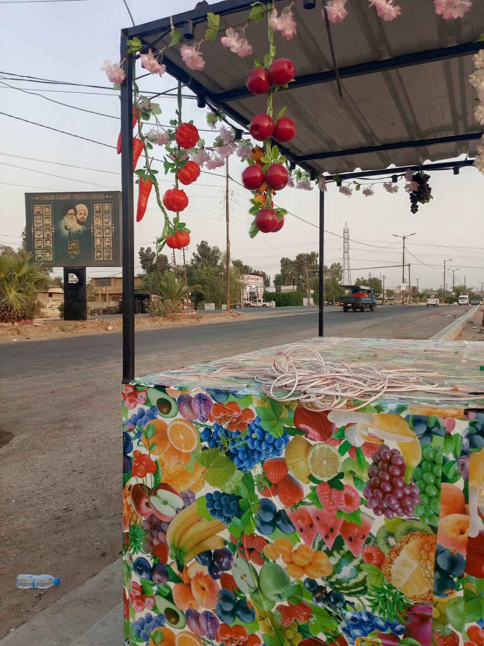 السلام عليكم عربانه عصائر البيع مابيه كل نقص كامله هيه وخلاطاته وكهربائياته ومال ثلج ‏‪مكاني بغداد المحموديه 

‏‪***********‬‏.  
***********
