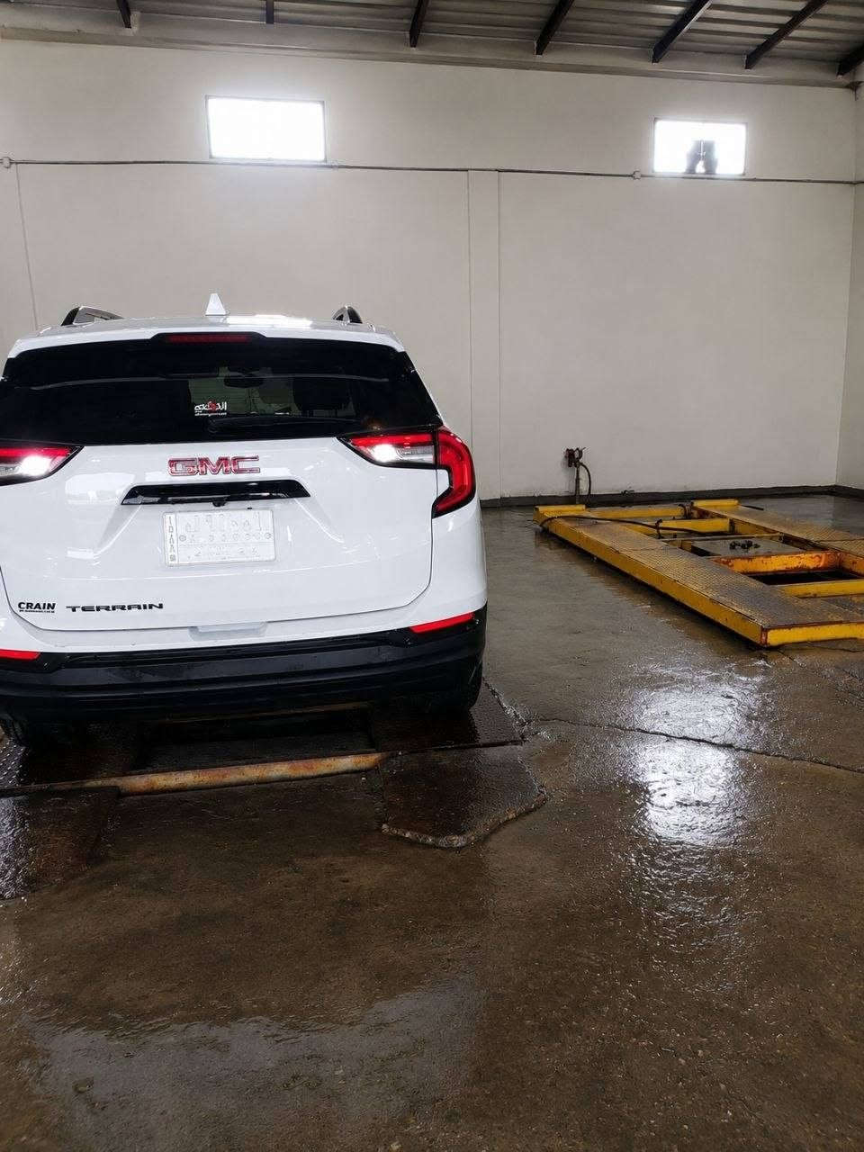 جمسي تيران 2022 للبيع
اسم السيارة: GMC Terrain
الفئة: SLE Black Edition
الموديل: 2022
العداد: 58 ألف ميل قابل للزيادة 
اللون: أبيض
اللوحة: بغداد مميزة
السيارة باسمي تحويل ثاني يوم 

المحرك: 1.5 لتر تيربو

الحادث: السيارة تعرضت لحادث، وتم إصلاحها (بنيد ومصلح نفس السيارة) بدون تبديل أي قطعة.

مكان السيارة: ذي قار 

المواصفات:

تشغيل عن بُعد

رادار أمامي

كاميرا خلفية

تدفئة للمقاعد

صندوق كهربائي

مقاعد كهربائية

سنسرات (حساسات)

السعر 180 ورقة 
للاستفسار والاتصال: ***********
