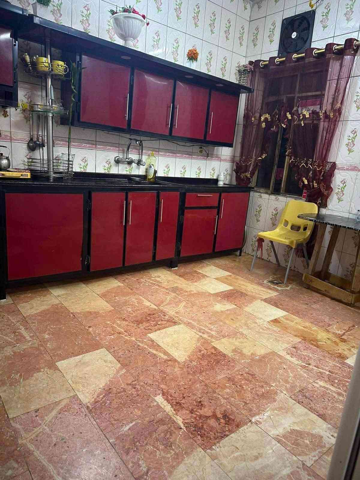 🏠 عمارة للبيع – كرادة داخل | من المالك مباشرة
📍 الموقع: كرادة داخل، شارع مغلق، مفتوح من جهة أبو نواس.

🏢 العمارة 3 طوابق، وكل طابق مستقل، ويحتوي على:
• 3 غرف
• هول استقبال
• مطبخ
• صحيات

📐 المساحة: 153 م²
📏 النزال: 16 م
📏 الواجهة: 9 م
🛣️ عرض الشارع: 6.5 م

💰 السعر: 650 مليون دينار عراقي قابل للتفاوض

📞 للتواصل والاستفسار:
واتساب أو اتصال: ***********

من المالك مباشرة – بدون وسيط.
