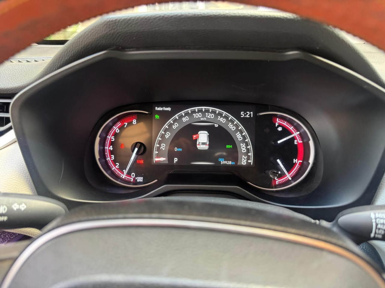 للبيع: Toyota RAV4 Adventure 2020 (وارد أمريكي)
* موديل 2020
* فئة Adventure
* محرك 2.5 لتر Dynamic Force، 4 سلندر
* قوة 203 حصان
* ناقل حركة أوتوماتيك 8 سرعات
* دفع رباعي ذكي (Dynamic Torque Vectoring AWD)
* نظام Multi-Terrain Select للطرق الوعرة (طين، رمل، صخور، ثلوج)
* قدرة سحب 1,588 كغم (3,500 رطل)
* جنوط ألمنيوم 19 إنش
* ارتفاع عن الأرض 8.6 إنش
* فتحة سقف كهربائية (إذا كانت موجودة)
* باب خلفي كهربائي (إذا كانت السيارة مزودة بحزمة Convenience) 
*أنظمة الأمان والمساعدة على القيادة:

* رادار أمامي مع مثبت سرعة ذكي (Dynamic Radar Cruise Control)
* نظام الفرملة التلقائية قبل الاصطدام
* تنبيه مغادرة المسار مع مساعد التوجيه
* مساعد تتبع المسار
* مراقبة النقطة العمياء (Blind Spot Monitor)
* تنبيه حركة المرور الخلفية (Rear Cross Traffic Alert)
* قراءة إشارات المرور
* إضاءة عالية أوتوماتيكية
* كاميرا خلفية 
* التجهيزات:

* تشغيل بصمة (Smart Key)
* تشغيل زر (Push Start)
* شاشة لمس
* دعم Apple CarPlay وAndroid Auto
* مكيف أوتوماتيك ثنائي المناطق
* مقود ومقبض ناقل حركة مكسوان بالجلد
* مقاعد SofTex الرياضية مع تطريز برتقالي
* قضبان سقف (Roof Rails) 
* ⁠* وارد أمريكي.
* حادث سابق بسيط في الباب وتم إصلاحه.
* لا يوجد تبديل في القطع الرئيسية (بحسب وصف المالك).
* الميكانيك بحالة ممتازة.
* ⁠ تدفئة للمقاعد، 
* ⁠ماشيه  ٥٩٥٠٠٠كم
* ⁠سعرها  ٢٤ الف دولار 
* ⁠التواصل للمهتمين رجاءا
***********
***********
