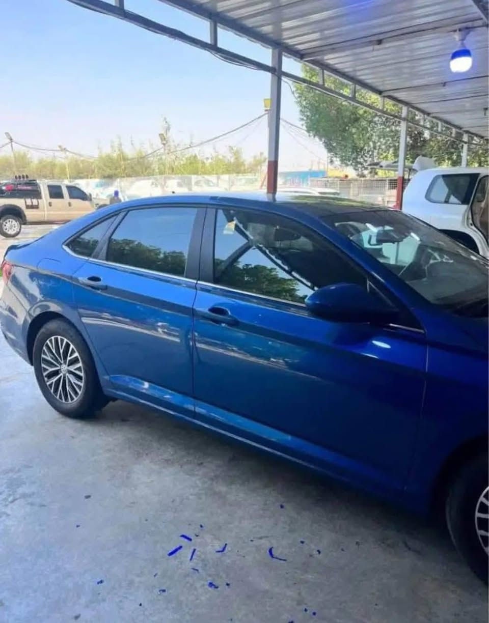 (((((( بيع فقط بدون مراوس )))))))
‏( JETTA SE PLAS 2019 )
-‏70 الف ميل 
-‏‎محرك 1400 TURBO 
-‏‎كير اوتو 8 نمر 
‏‎-وضعيات القيادة ( سبورت - نورمال - ايكو - عادي )
•  بانوراما
• رادار 360 
• نقطه عمياء بالمري
• هيتر بالمري
•  بصمة تشغيل
•  بصمة ابواب + جنطه
•  قفل جام مركزي
•  اوتو ستارت - اوتو ستوب
• تحكمات ستيرن جهتين مثبت سرعة 
•  هاندبريك بصمة
•  منظومة زنون بلادي
•  شاشه 8 انج لمس تدعم كار بلي 
•  كشنات جلد اسود
•  تدفئة كشنات امامي 
•  اضائة LED اوتو ليلى نهاري
•  بك لايت LED
•  كامرة خلفية
•  ستيرن رياضي على شكل حرف D

⛔️ضرر بنيد فقط حادث أمريكا 
⛔️‏‎جاملغ خلفي ايمن مصبوغ  اثر طخه خفيفه مال دراجه بالعراق

 • السياره مال بيت مامتعوبه مال جناي وعلى ايده صارلها 4 سنوات  وداخله سيرفس كامل مبدل دهن كير ام زويل  مع براد دهن الكير  ودهن محرك رافينول من الاخير السياره  
.السعر /// 125 $
 مكانها بغداد ..***********
