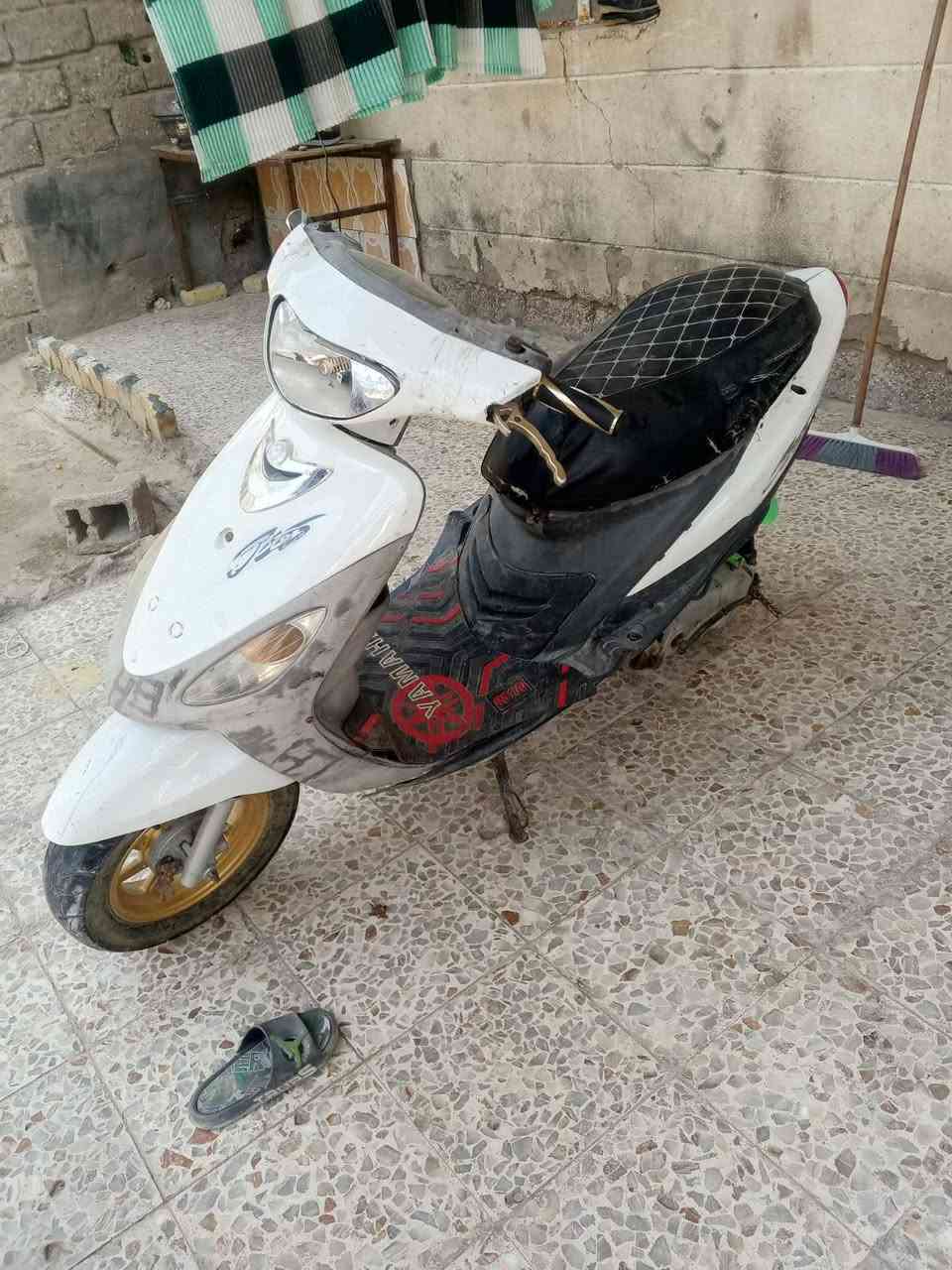 سلام عليكم دراجة قجمة للبيع كلشي شغال بيه. بس يرادلهة تجغيت سعر 450 وبيهة مجال . +964 772 909 3722. مكان بصرة كرمة علي
