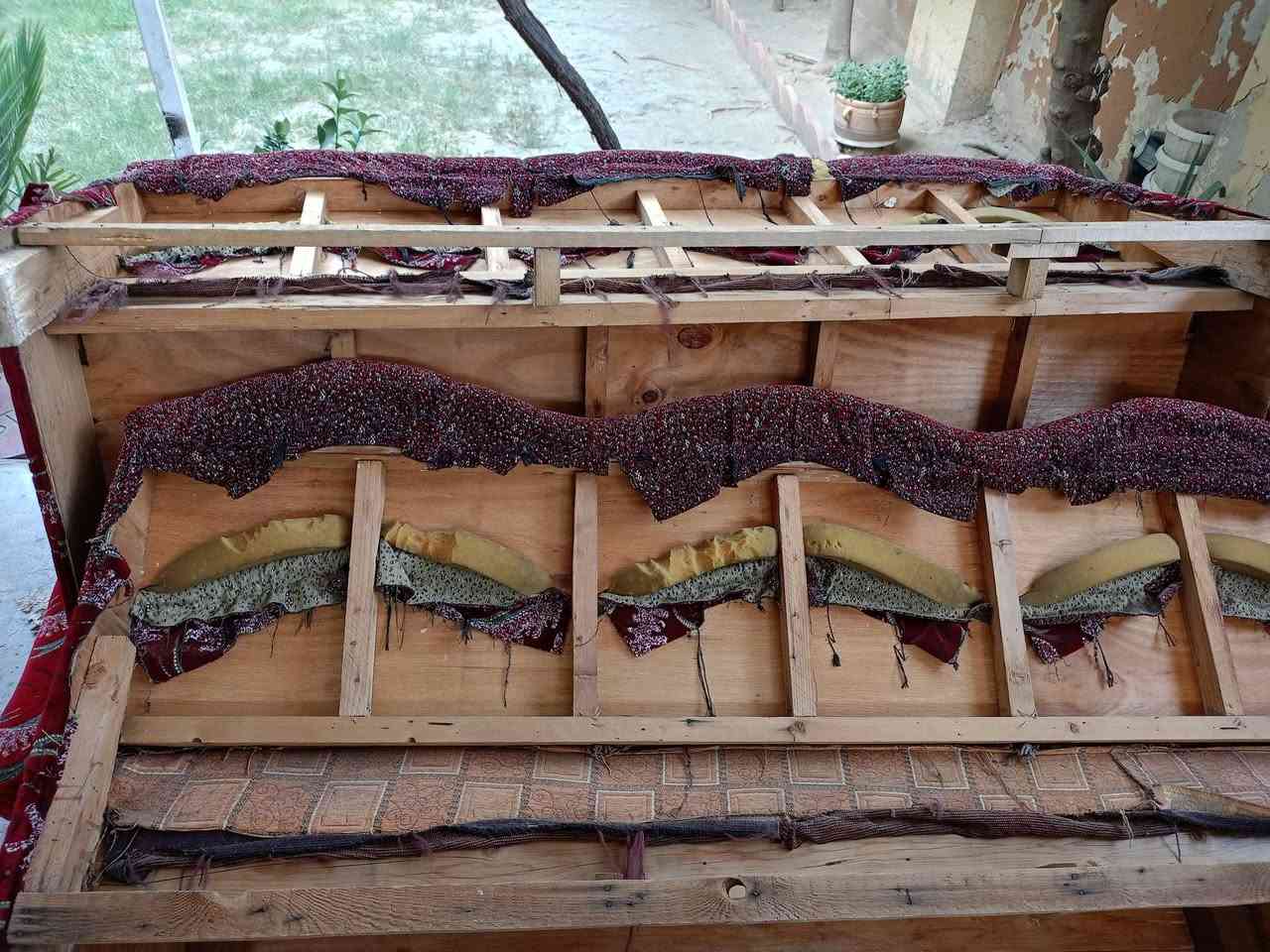 ديوان طخم عراقي اصلي مل موصل وخشب ثقيل حيل بس يحتاجله تخليف سعره 100 مكاني موصل حي البلديات شراي اتصل ع رقم ***********
