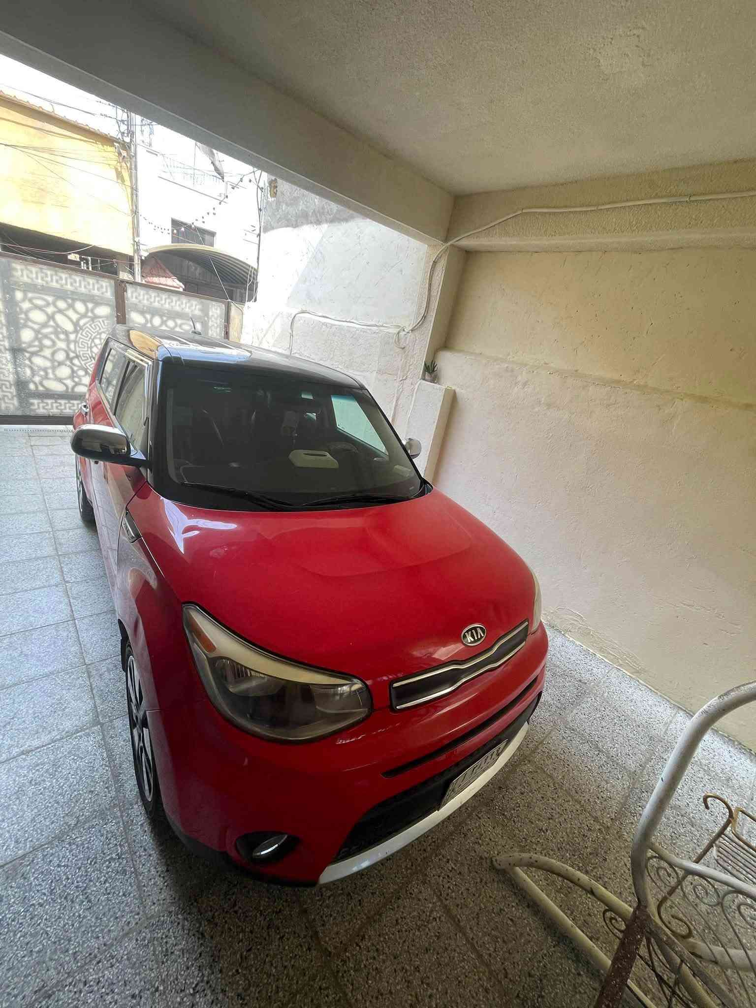 السلام عليكم
كيا سول (Kia Soul) موديل مميز - نظيفة جداً وبحالة ممتازة
 الموديل / المواصفات: (اكتب الفئة مثلاً: فئة S أو المواصفات المتوفرة عندك)
 اللون: أحمر مع سقف أسود مميز 🔴⚫
 اللوحة: ديالي خصوصي
 الحالة: جاهزة وما تطلب شي، استخدام نظيف ومحافظ عليها، تبريد وميكانيك بحالة ممتازة.
📍 المكان: بغداد
📞 للتواصل والاستفسار: (***********) أو مراسلة على الخاص.
