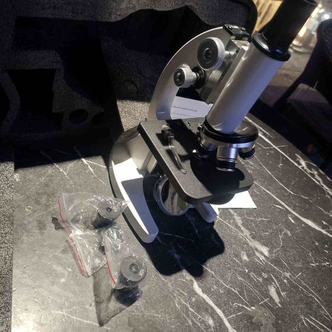 مجهر ضوئي بيولوجي Compound Microscope بحالة ممتازة ✨
🔹 مناسب للطلاب والمختبرات والتعليم
🔹 نظام تكبير متعدد المستويات
🔹 عدسات عينية مرفقة 10X و16X
🔹 عدسات شيئية قابلة للتبديل
🔹 تركيز خشن + تركيز دقيق
🔹 منصة مخصصة لتثبيت الشرائح الزجاجية
🔹 إضاءة سفلية لفحص العينات والشرائح
🔹 حامل وعدسات دوارة لسهولة تبديل التكبير
🔹 تصميم ثابت وقوي وسهل الاستخدام
🔹 يأتي مع العدسات والملحقات الظاهرة بالصور
📦 الحالة: نظيف جدآ غير مستعمل
💰 السعر: [250] وبي مجال
📍 الموقع: [بغداد. الحرية]
للمهتمين والمراسلة خاص 📩
رقم:  [***********]
